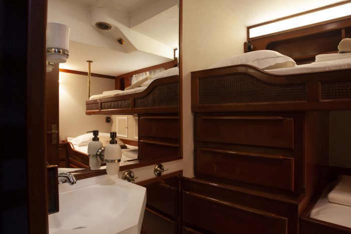 LAMADINE sailing yacht twin room