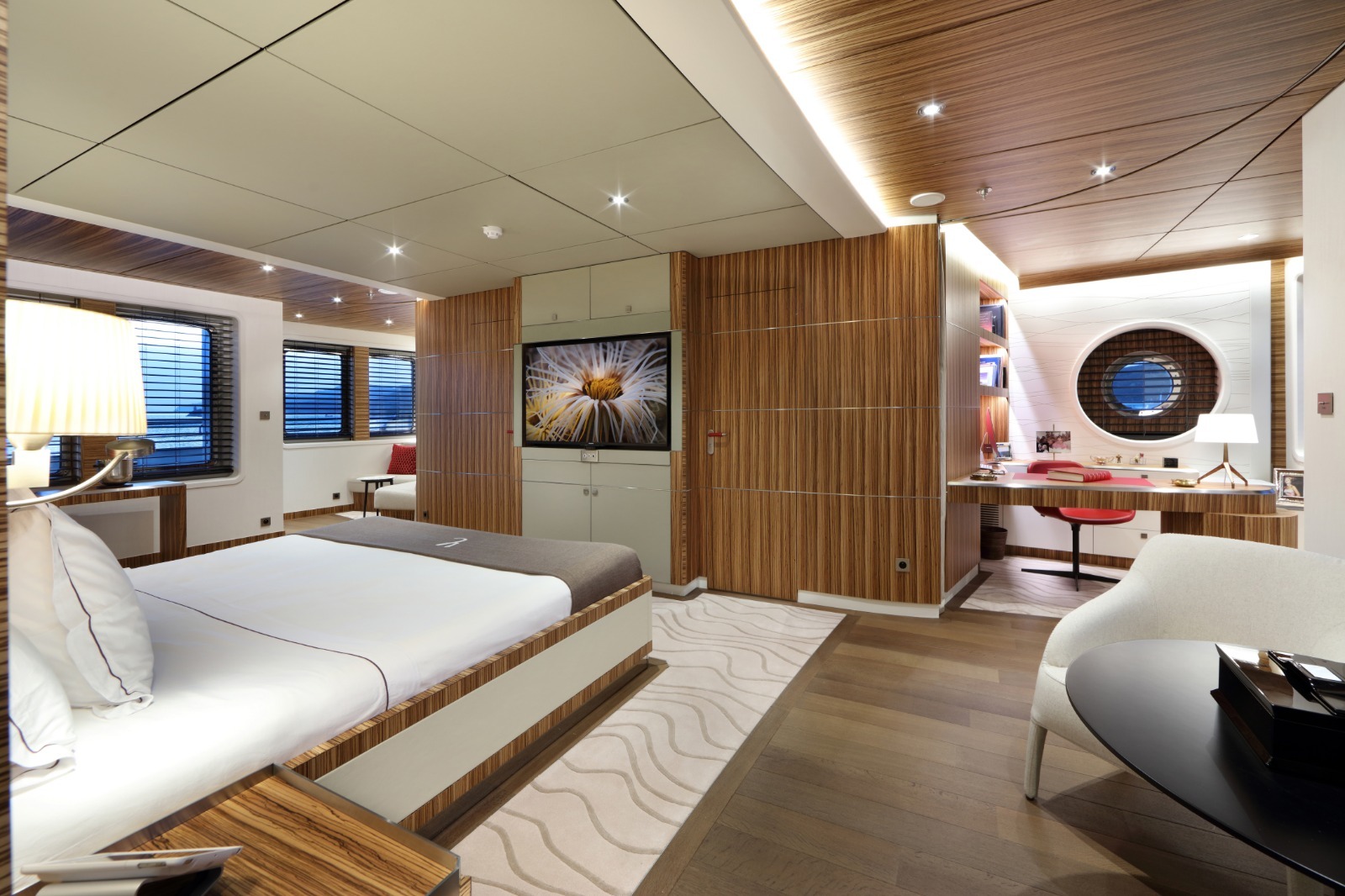 Yersin yacht for charter owner cabin