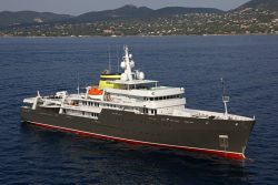 Yersin yacht for charter