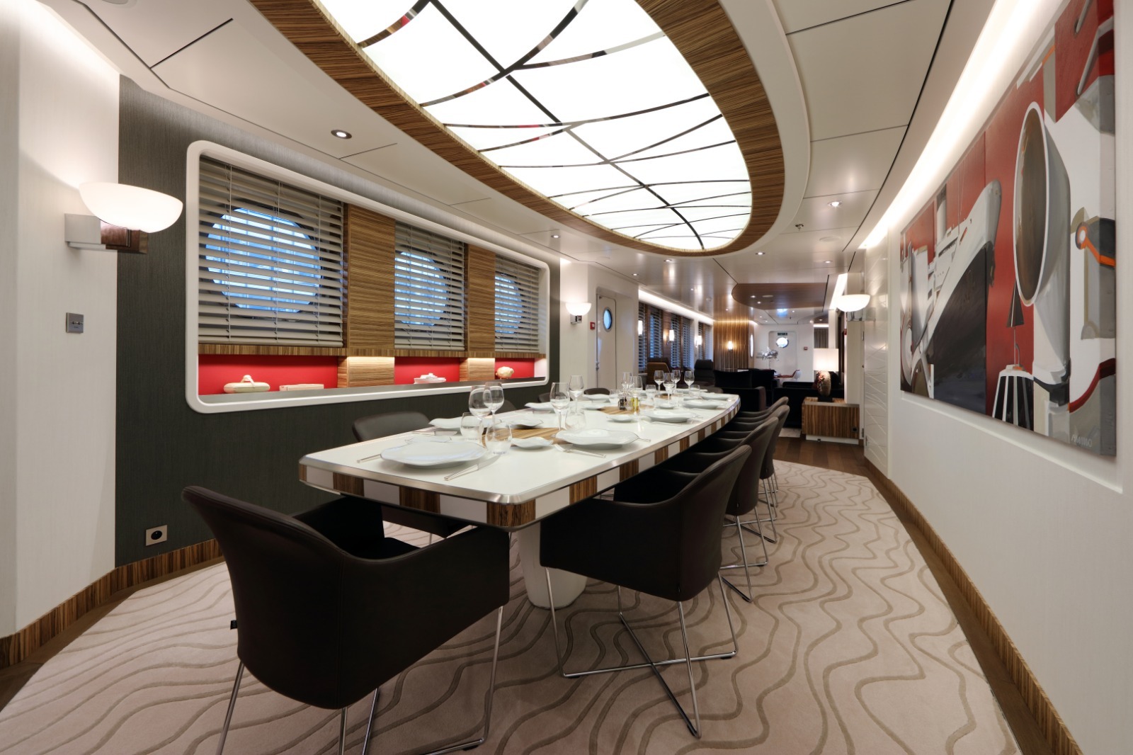 Yersin yacht for charter owner dining